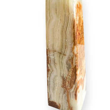 Close-up of banding and surface texture on Onyx Obelisk